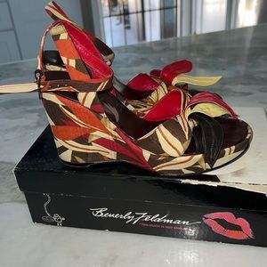 Tropical print wedges